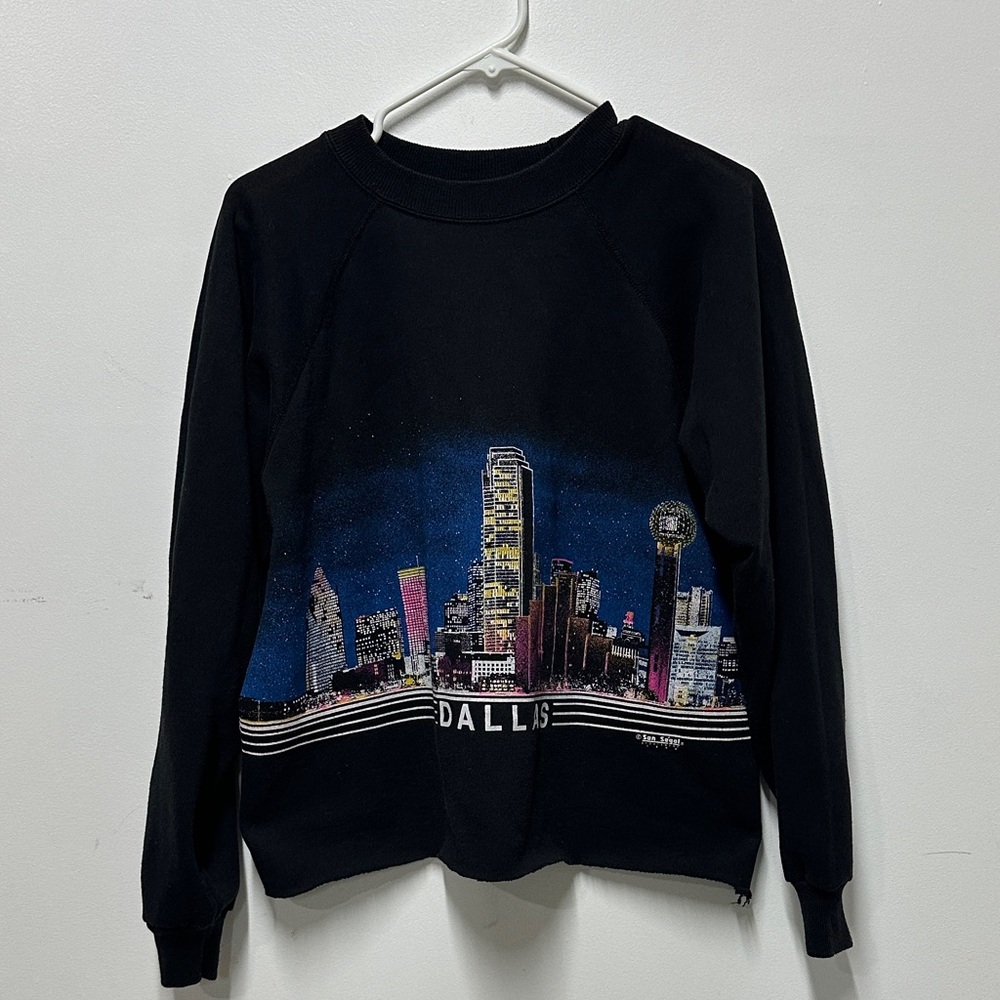 *Cropped* Black Dallas Skyline Sweatshirt Sz L